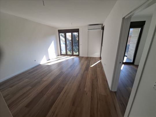 Centar, stan od 70m2 sa garažnim mestom.