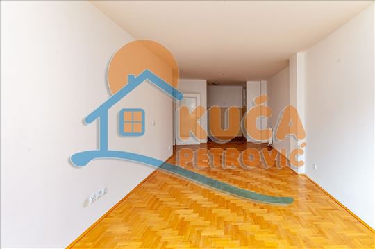 Dvosoban stan na Bulevaru, Novogradnja