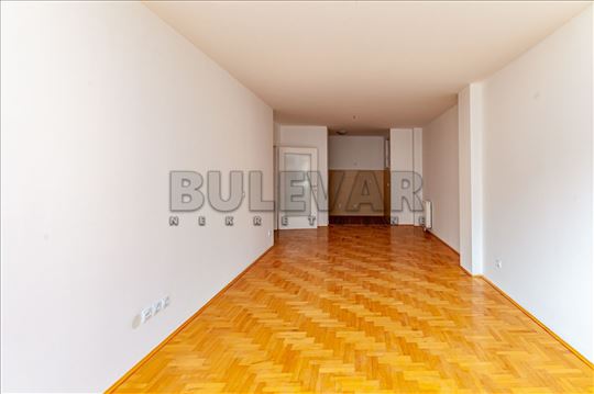 Dvosoban stan na Bulevaru, Novogradnja