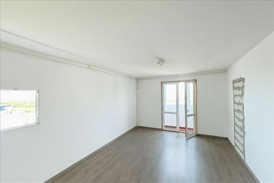 Funkcionalan stan na super lokaciji