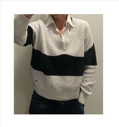 Hollister ženski džemper (vel: M)