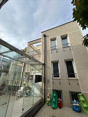 Izdaje se kuća na Vračaru – 210 m2, 4 spavaće sobe