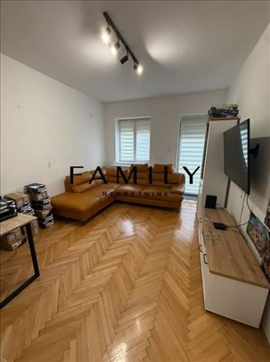 Izdaje se kuća u Petrovaradinu, 120m2, 1500e