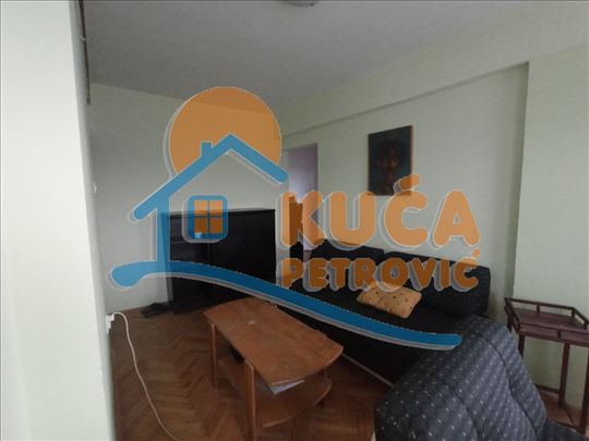 Izdaje se odličan dvoiposoban stan na Bulevaru Nem