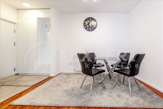 Izdaje se stan sa parking mestom kod Čaira.