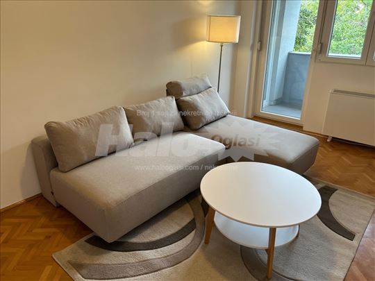 Izdajem dvosoban renoviran stan na Lekinom brdu