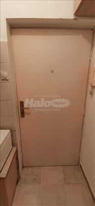 Izdajem garsonjeru na Karaburmi