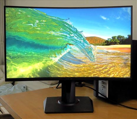 Jedinstven monitor Asus TUF Gaming VG27VQ Curved 