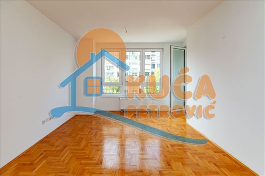 Jednoiposoban stan na Bulevaru, Novogradnja