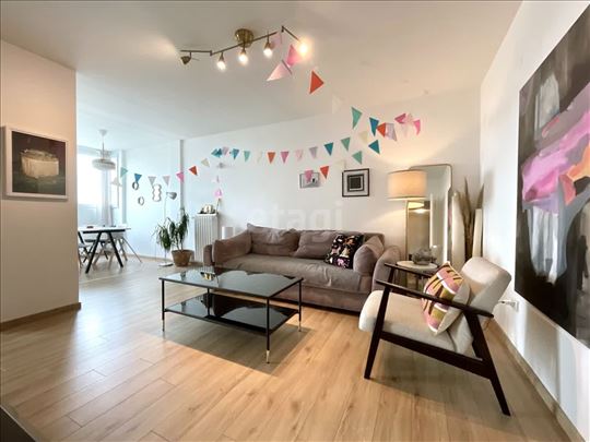 Odlican 2.5 stan sa pogledom na Dunav