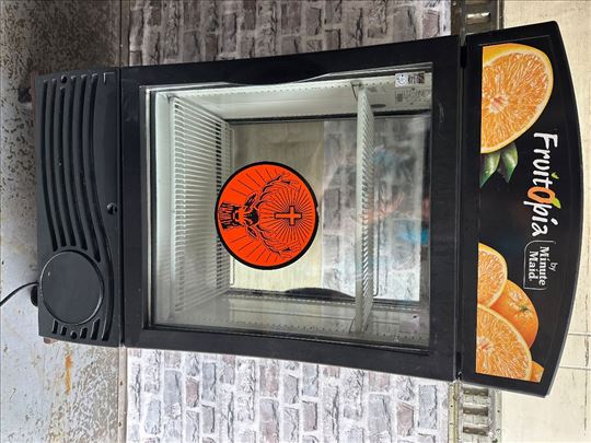 Rashladna vitrina sa duplim vratima