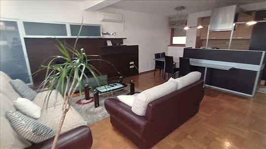 Vračar,3.0,namešten stan,garaža