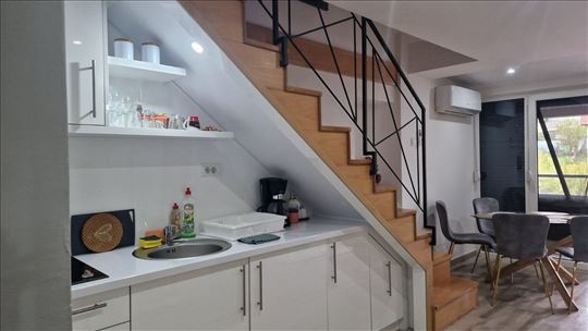 Apartman-duplex kod šetališta