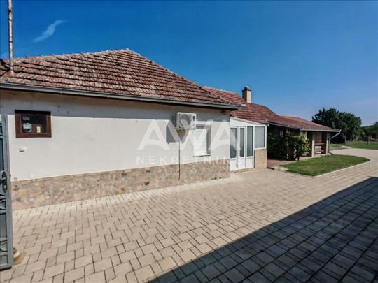 Bački Breg. Prizemna renovirana kuća, 150m2 plac 1