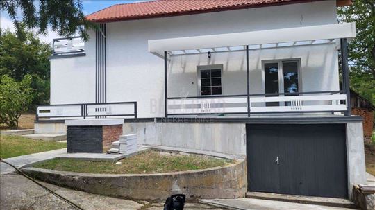 Barajevo, Baćevac, kuća sa placem