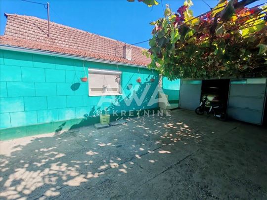 Bezdan. Prizemna trosobna kuća 108m2, plac 6a