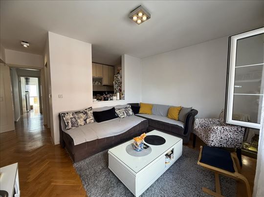 Broker - 1 parking mesto, 2 terase, 3 sobe