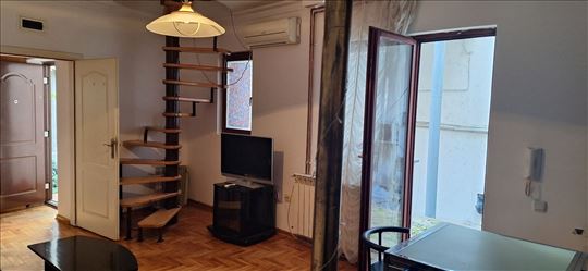 Centar,Cara Urosa,kuca u dvoristu namestena,51m2