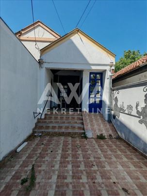 Centar Sombora. Stambeno – poslovna zgrada 263m2