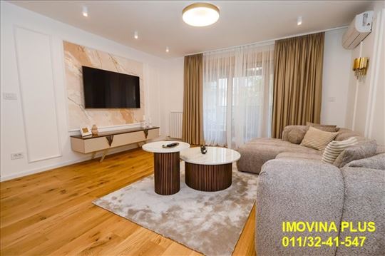 Izdaje se luksuzan stan - Mutapova, Hram Sv. Save