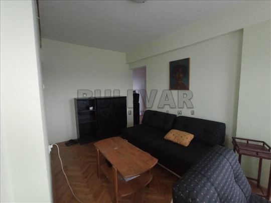 Izdaje se odličan dvoiposoban stan na Bulevaru Nem