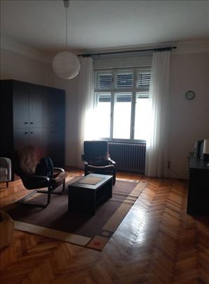 Izdaje se stan sa dva ulaza, Kneza Milosa