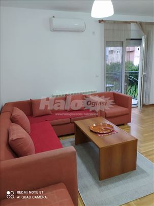 1.5 namešten stan, Medaković