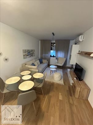 Izuzetno lep i moderan stan 45m2