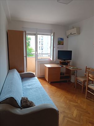 Jednoiposoban stan na Grbavici