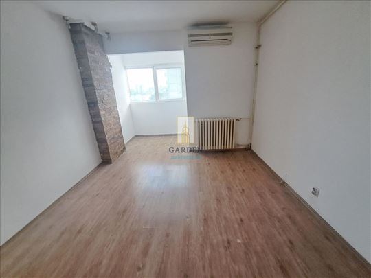 Jednoiposoban stan u blizini Botaničke bašte