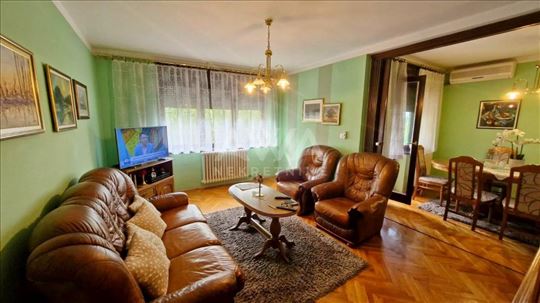 Komforan porodični stan 79m2, 3. sprat, Sombor