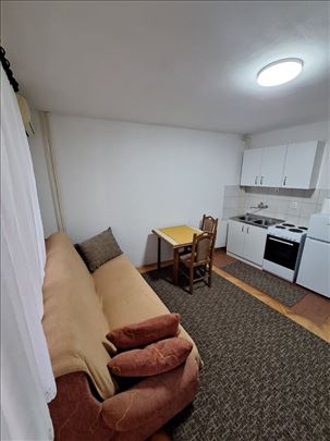 Lepa garsonjera u Braće Ribnikar