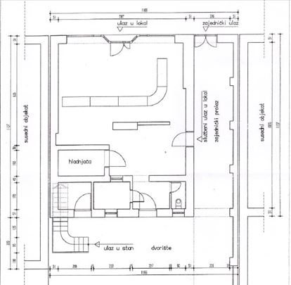 Lokal sa bastom na vrhunskoj lokaciji