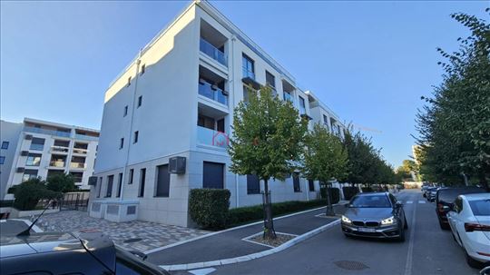 Lux Novogradnja. Zatvoreni Kondominijum. Jugozapad