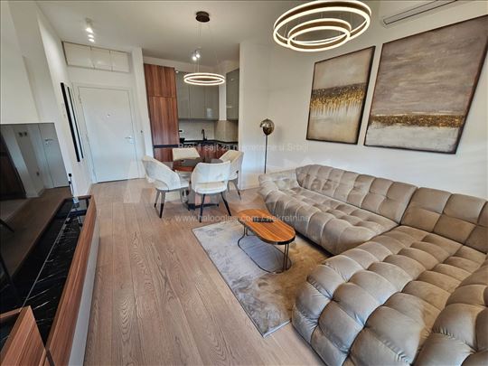 IZDATO Lux stan naselje The One  sa garažom