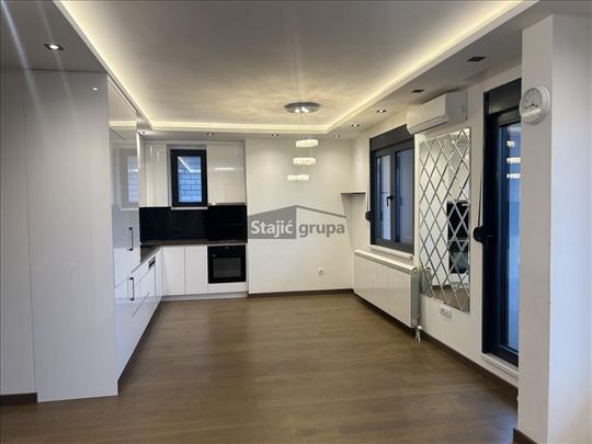 Lux uknjižen 3.0 stan u novogradnji