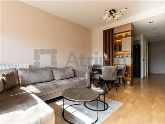 Moderan dizajnerski stan u zgradi BW Vista