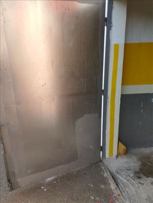 Prodajem garažna vrata dvokrilna 225*200