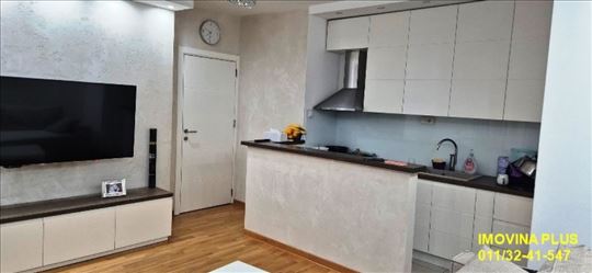 Renoviran, 3.0, sa parking mestom, Lion