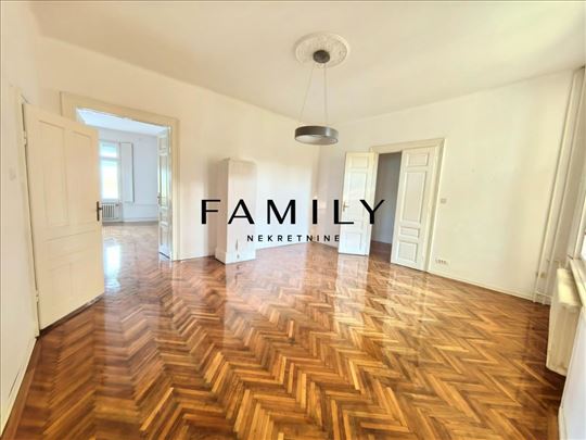 Renoviran 3.5 soban salonski stan od 136 m² na Beo