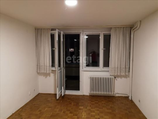 Renoviran, 40m2, u mirnom zemunskom naselju