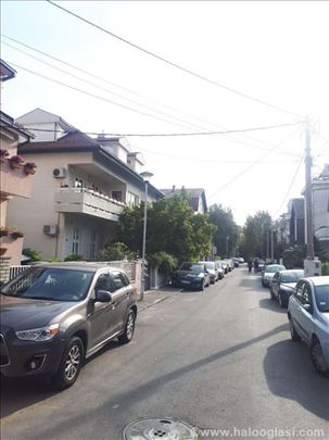 SAVRŠEN stan, DIVNA lokacija, spratnost i sadržaj