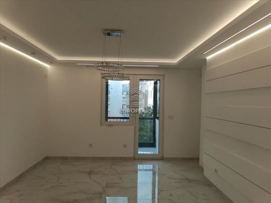 Stan bez ulaganja sa garažom ID#8537