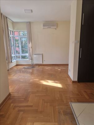 Stan odmah useljiv sa garažnim mestom