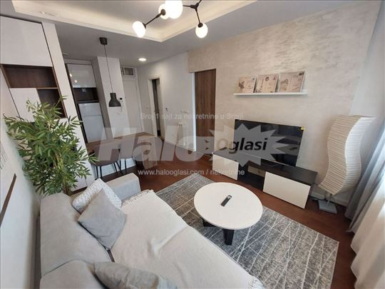 A blok, apartmanski opremljen stan, odmah useljiv