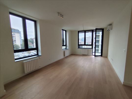 BW Sensa, neuseljavan, garaža, može i pp, ID 24979