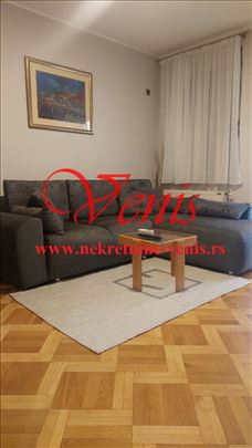 CENTAR ul.Jovana Subotića 41 m2 - 450 Evra –  park
