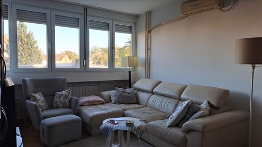 Dvoiposoban namešten stan