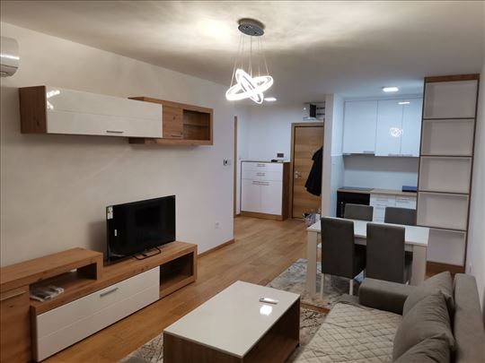 Izdaje se jednoiposoban stan – Grbavica, Lasla 