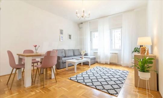 Izdajem stan kod Lipovog lada!